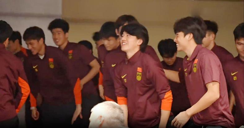 CCTV5直播中国VS日本!谁敢横刀立马?唯我彭大将军!范志毅辣评