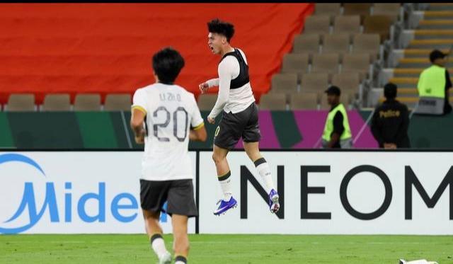 开云体育官网-王钰栋斩获2025年中国金童奖 国足年轻一代很有希望